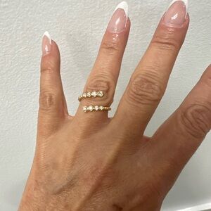 Elegant Gold and Diamond Women's Ring